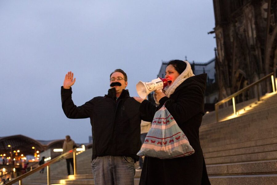 Cologne: 1.5-Hour Comedy Bus Tour - Language Rules: German-Only Means You Need to Be Comfortable