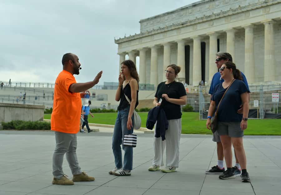 D.C: Monuments & History Guided Open-Air Bus Tour-Day &Night - Capitol Hill And The White House From The Road