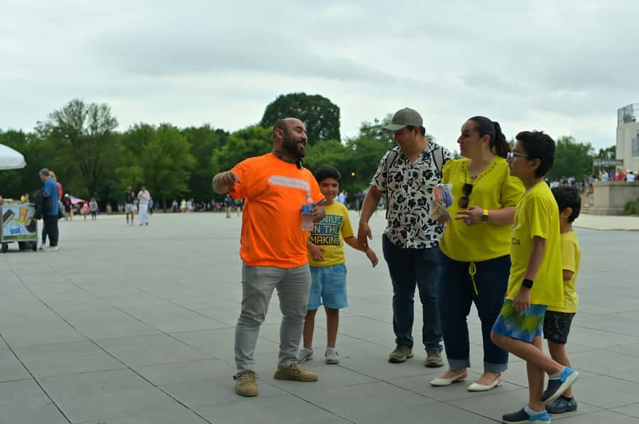 D.C: Monuments & History Guided Open-Air Bus Tour-Day &Night - Evening Vs. Daytime: When The Same Landmarks Feel New