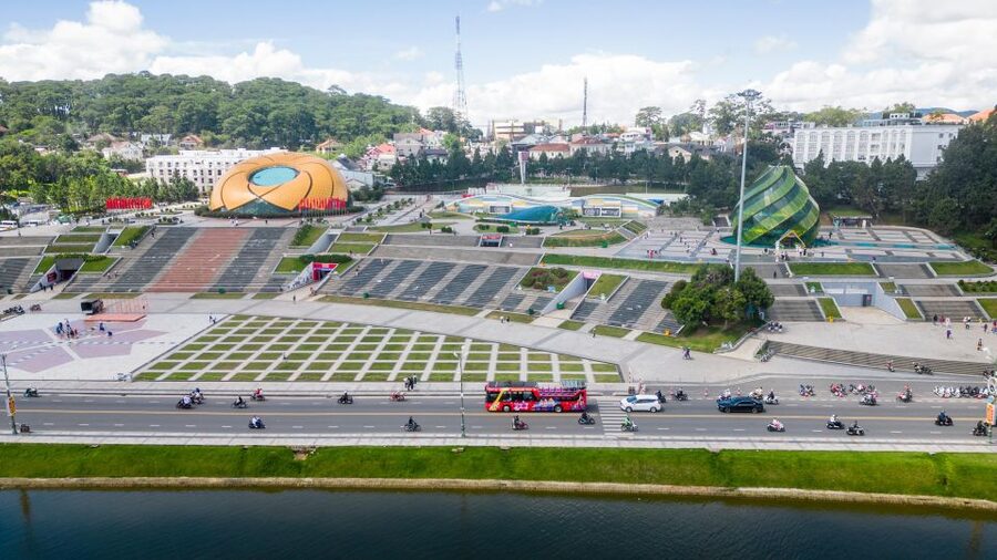 Da Lat: City Sightseeing Hop-On Hop-Off Bus Tour - Route reality: seven stops, a 60-minute loop, and smart timing