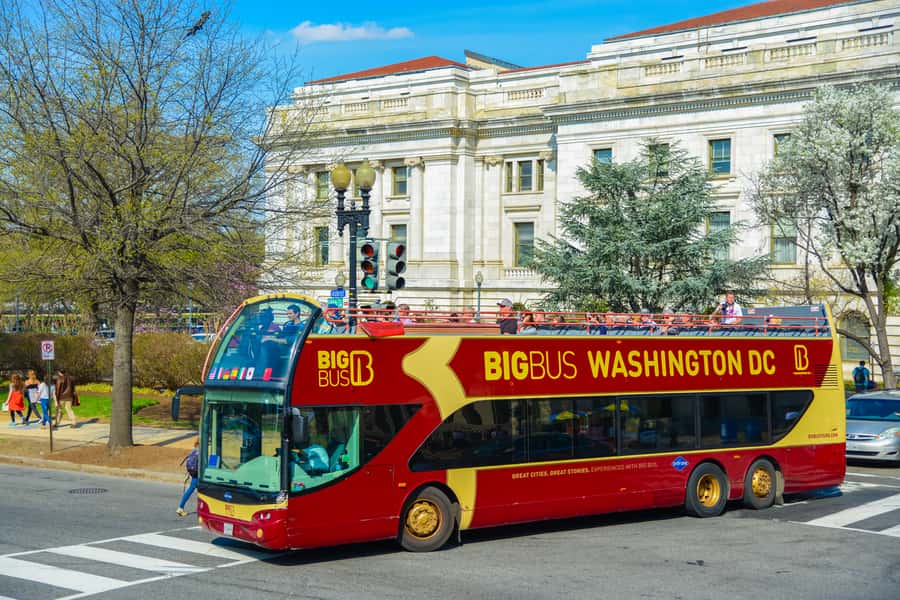 DC: Hop-on Hop-off, Arlington Walking Tour, and Night Tour - Sunset to Night: Illuminated Monuments Without the Stress