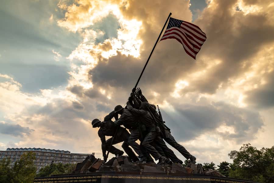 DC: Hop-on Hop-off Tour by Open-top Bus with 17 Stops - Lincoln Memorial to WWII: war memorials that benefit from your own pace