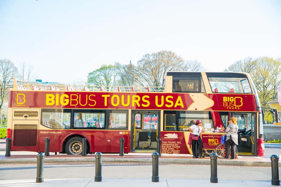 DC: Hop-On Hop-Off with 17 Stops plus Arlington Walking Tour - Who should book this tour?