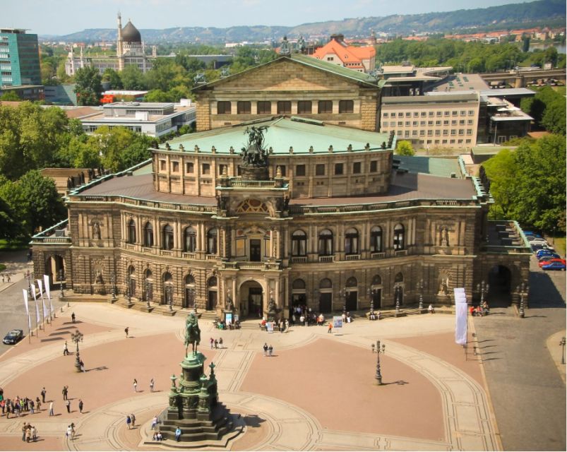 Dresden: 1.5-Hour Comedy Bus Tour in German - A Rolling Stage Over Dresden: how the 90-minute loop plays out