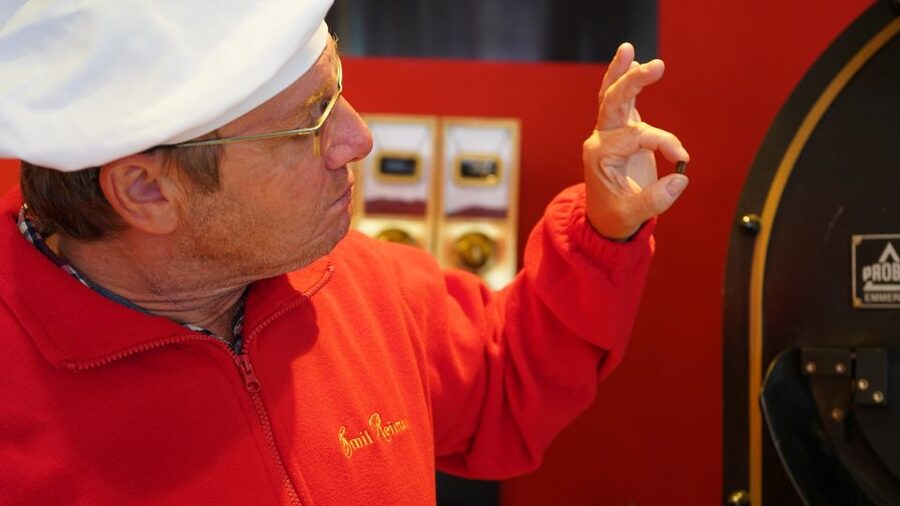Dresden: Guided Bus Tour to Stollen Bakery with Tasting - The show bakery stop with Emil Reimann: what you’ll actually do