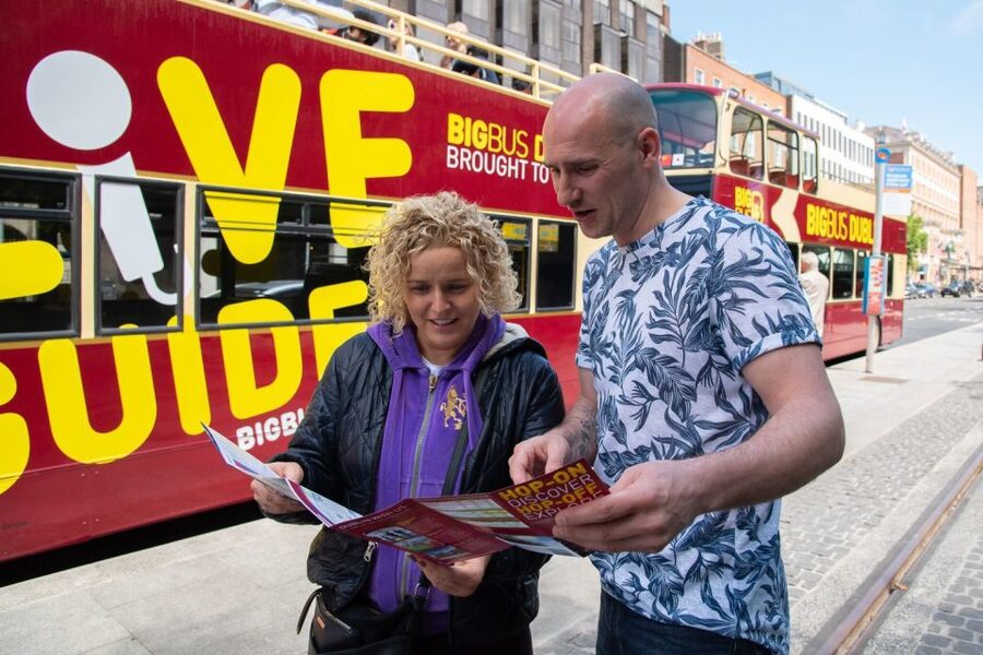 Dublin: Big Bus Hop-On, Hop-Off Tour with Live Guide - Yellow Umbrella walking tour: how the guided walk tightens the whole day together