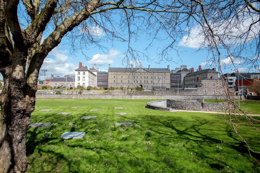 Dublin: Hop-on Hop-off Bus Tour - Trinity College and the Book of Kells: time it like a pro