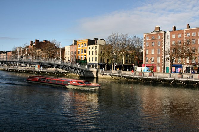 Dublin Hop-on Hop-off Bus Tour - Live Tour auf Deutsch - Route Section 3: Trinity College to Cathedrals and the River Icons