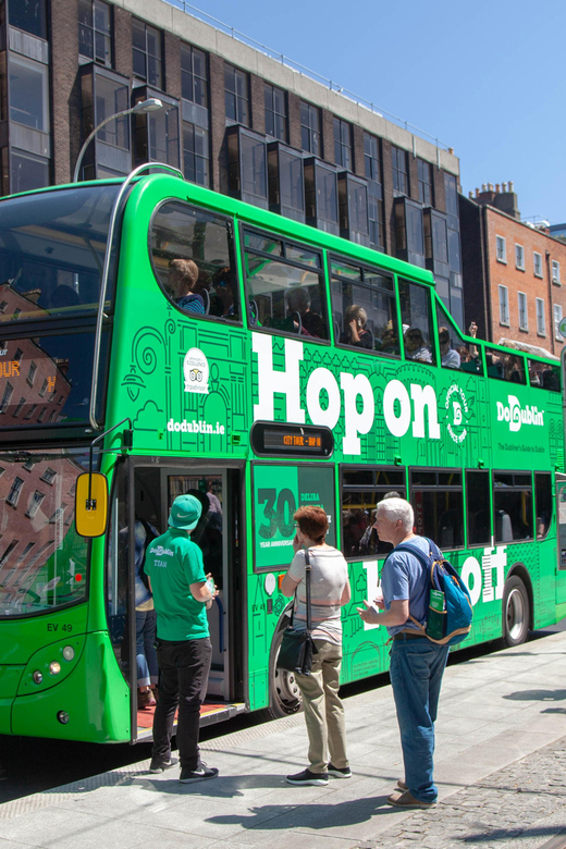 Dublin: Hop-on Hop-off Tour with Live German Commentary - Live German guidance that helps Dublin make sense fast