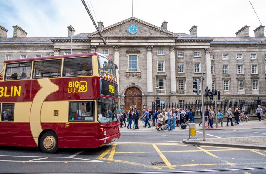 Dublin: Jameson Whiskey Distillery & Hop-on Hop-off Bus Tour - Yellow Umbrella walking tour: the narrow-street Dublin the bus misses