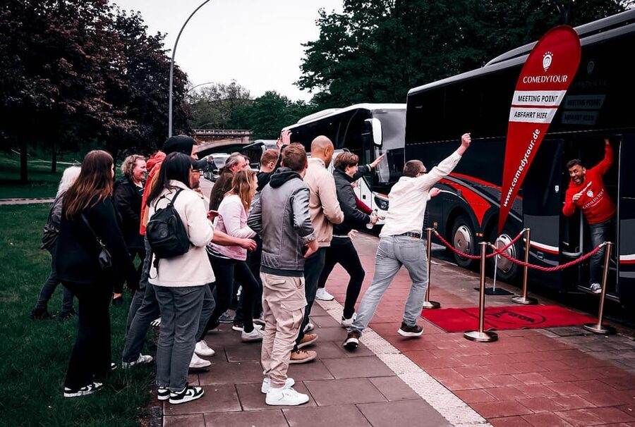 Düsseldorf: 1.5-Hour Comedy Bus Tour - Climb Aboard a Moving Stand-Up Stage in Düsseldorf