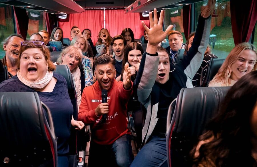 Düsseldorf: 1.5-Hour Comedy Bus Tour - Meeting at Kunstakademie: Where to Start Without Stress