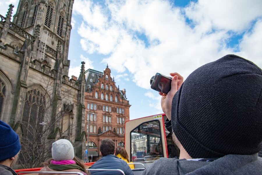 Edinburgh: Hop-On Hop-Off Bus Pass with 3 City Tours - Getting around on cobblestones: comfort notes for real-world Edinburgh