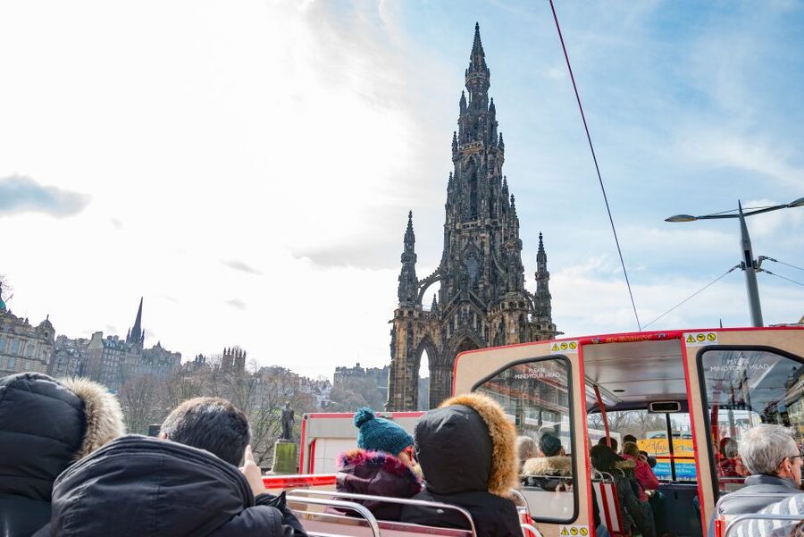 Edinburgh: Hop-On Hop-Off Bus Pass with 3 City Tours - Edinburgh Tour with live English guidance: best stop coverage for first-time orientation