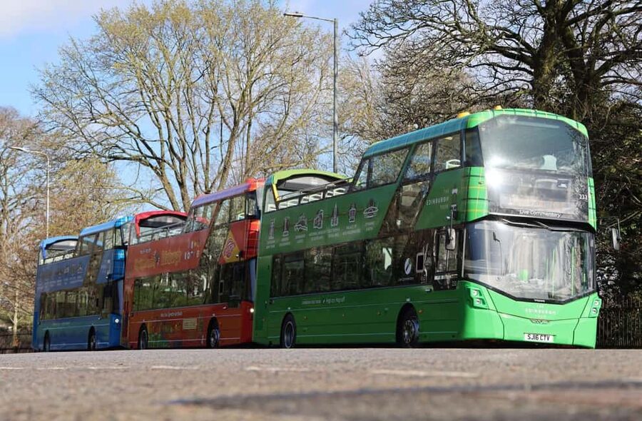 Edinburgh: Hop-On Hop-Off Bus Tour with Live Guide - Live English guidance that keeps the route moving