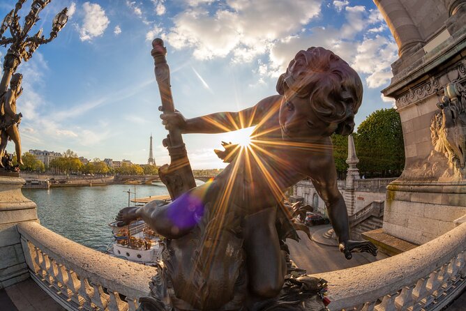 Eiffel Tower Summit Entry with Big Bus and Seine River Cruise - Guide Quality: Why the Summit Part Feels More Than Ticketed Access