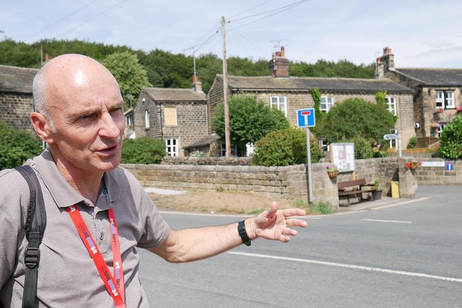 Emmerdale Classic Locations Bus Tour from Leeds - Esholt’s One-Hour Guided Walk Through the Original Emmerdale Village