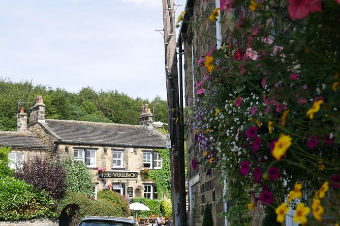 Emmerdale Classic Locations Bus Tour from Leeds - Otley and Leathley Stops: Photo Chances and Yorkshire Town Energy