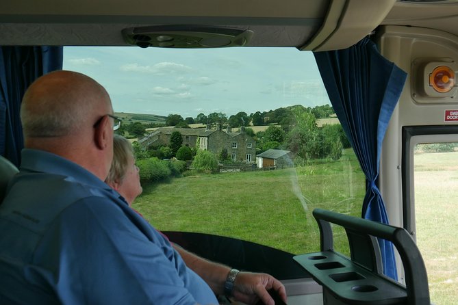 Emmerdale Classic Locations Bus Tour from Leeds - Meeting at Swinegate in Leeds: Getting Set Without Stress