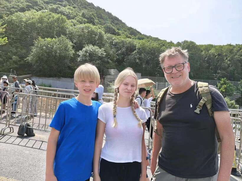 From Beijing: Two Badaling Great Wall Bus Tour w Tickets - What the guides do best (based on what you can expect)