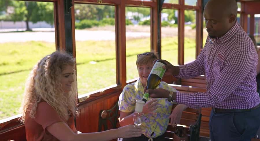 From Cape Town: Franschhoek Wine Tram Hop-on Hop-off - What the scenery and commentary add to the wine day