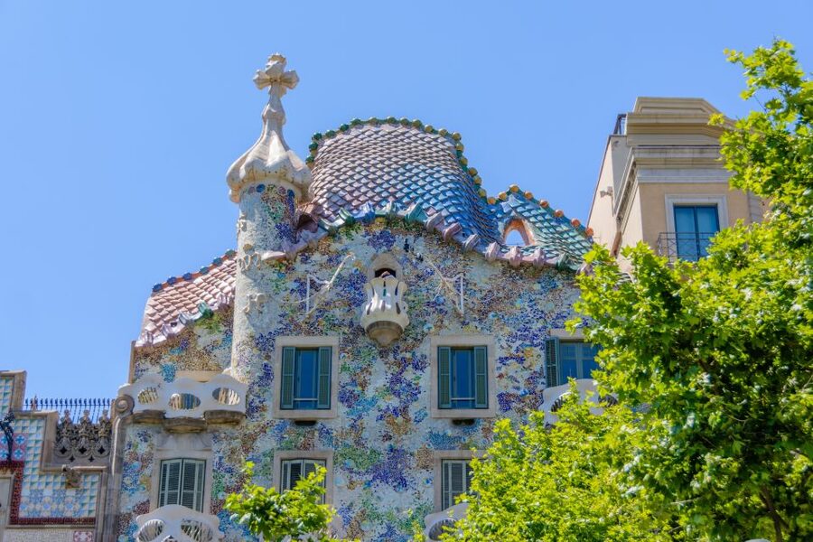 From Costa Brava: Barcelona and Antoni Gaudí's Work Bus Tour - How a Gaudí-themed bus day actually helps you see Barcelona