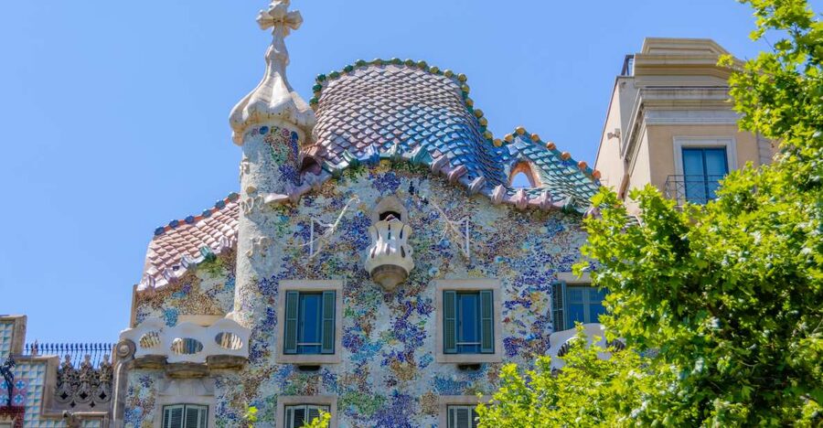 From Costa Brava: Barcelona and Antoni Gaudí's Work Bus Tour - La Sagrada Familia: what to pay attention to when someone guides you