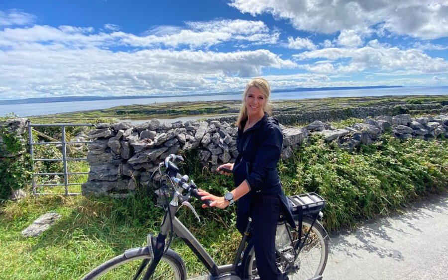 From Doolin: Day Trip to Inisheer with Bike or Bus Tour - The Guided Island Loop: Sunken Graveyards, Shipwrecks, and Castle Views