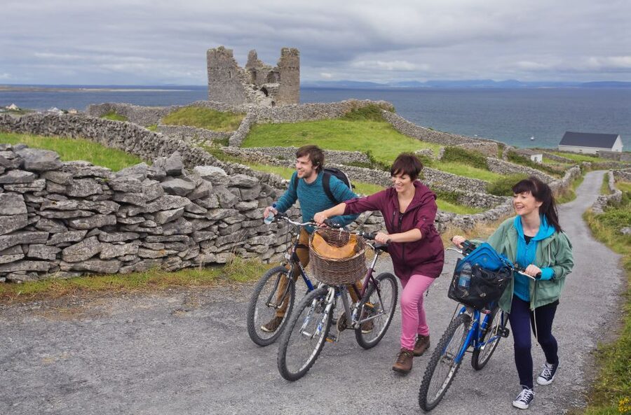 From Doolin: Day Trip to Inisheer with Bike or Bus Tour - Tea, Scones, and Island Hospitality at a Reserved Cafe