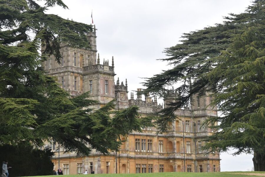 From London: Downton Abbey and Village Coach Tour - The coach ride: Downton Abbey commentary that connects the dots