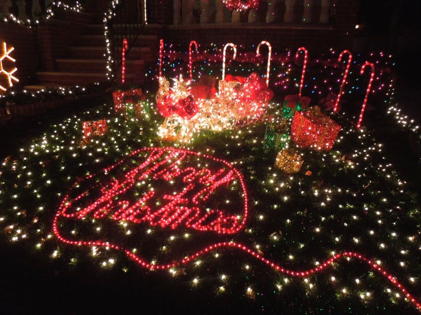 From Manhattan: 4-Hour Christmas Lights Luxury Bus Tour - Dyker Heights on foot: how that hour usually plays out