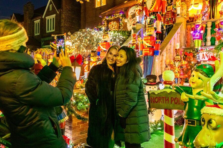 From Manhattan: 4-Hour Dyker Heights Holiday Lights Bus Tour - Should You Book This Dyker Heights Holiday Lights Tour?