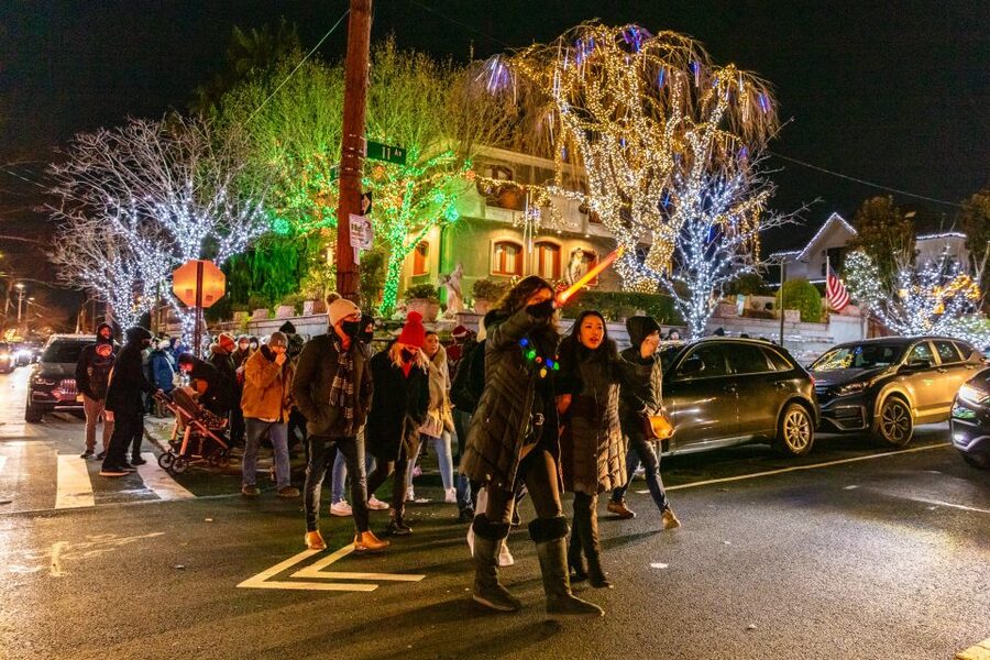 From Manhattan: 4-Hour Dyker Heights Holiday Lights Bus Tour - Price and Value: Does $63 Make Sense for 4 Hours?