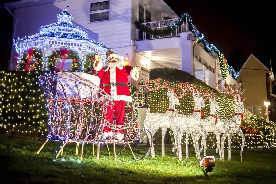From Manhattan: Dyker Heights Lights & Skyline Tour - Value and price: is $55 a fair deal for a 4-hour experience?