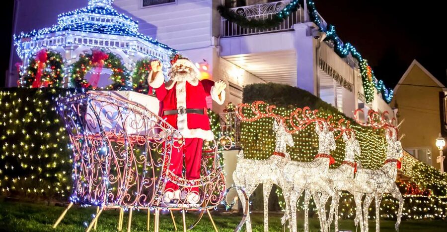 From Manhattan: Dyker Heights Lights & Skyline Tour - The big idea: why Dyker Heights feels like a holiday event, not just sightseeing