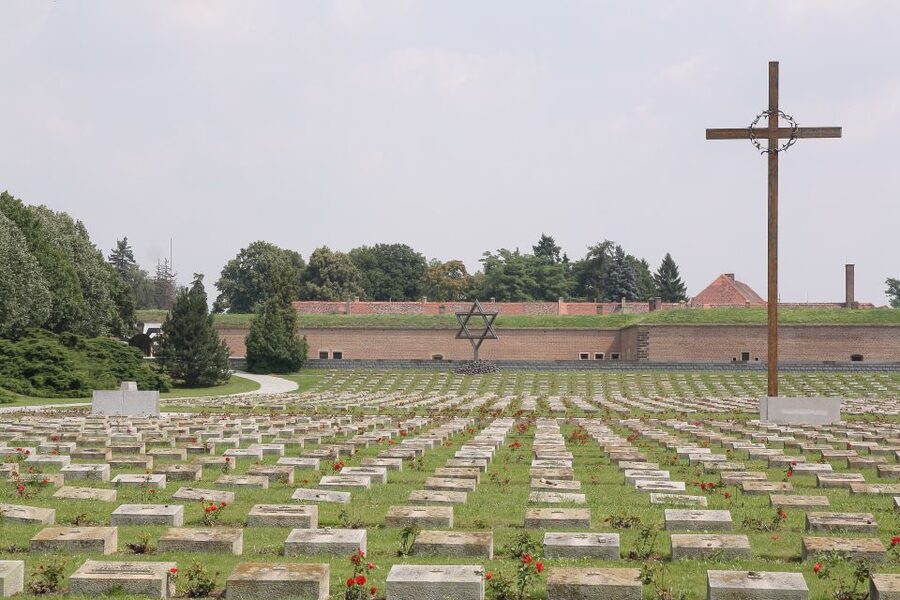 From Prague: All-inclusive Bus Tour to Terezin Memorial - Ghetto Museum time: the exhibits and what to watch for