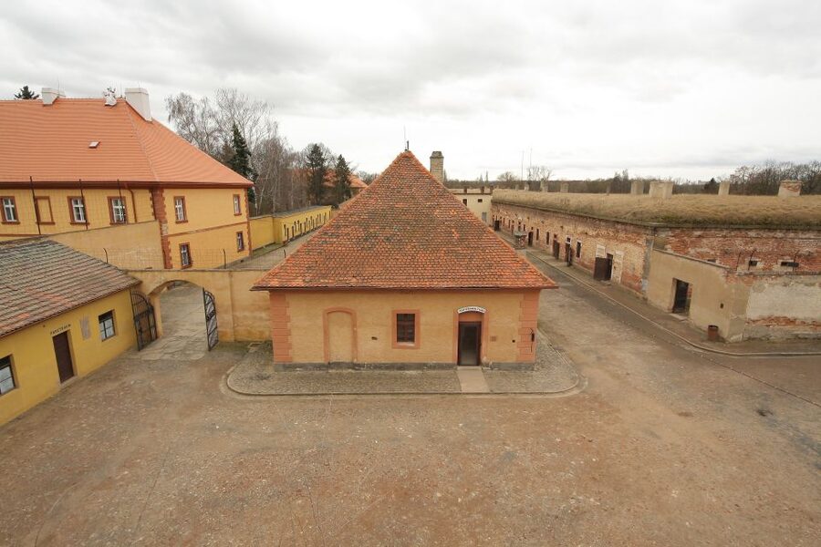 From Prague: All-inclusive Bus Tour to Terezin Memorial - The 30-minute breather: make it count