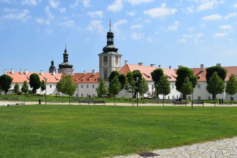 From Prague: Half-Day Coach Tour to Kutná Hora - Hrádek museum and the Stone Fountain: useful filler when time is tight