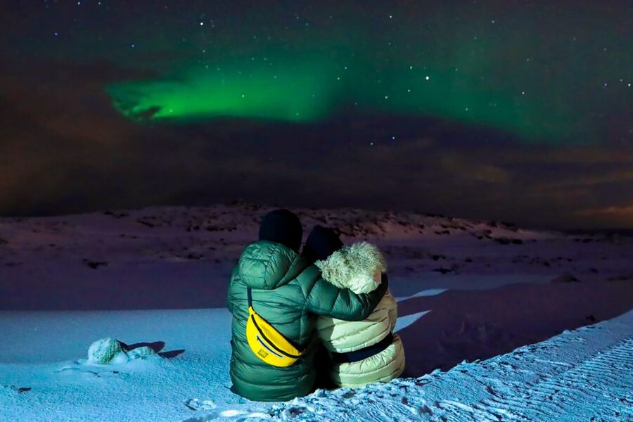 From Reykjavik: Northern Lights Bus Tour with Hot Cocoa - How guides help you spot auroras (not just look at them)