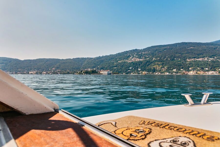 From Stresa: 2 Borromean Islands Hop-on Hop-off Boat Tour - Isola dei Pescatori: the year-round island and quick bites