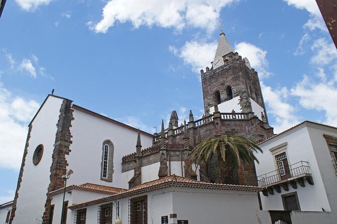 Funchal Hop-On Hop-Off Tour 3 in 1 - The practical value of the Funchal Yellow Bus 3-in-1