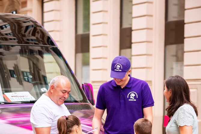 Future Bus Tours - Vienna's highlights bus tour with virtual reality - Maria Theresia square: meet the ruler and connect the monument to the story