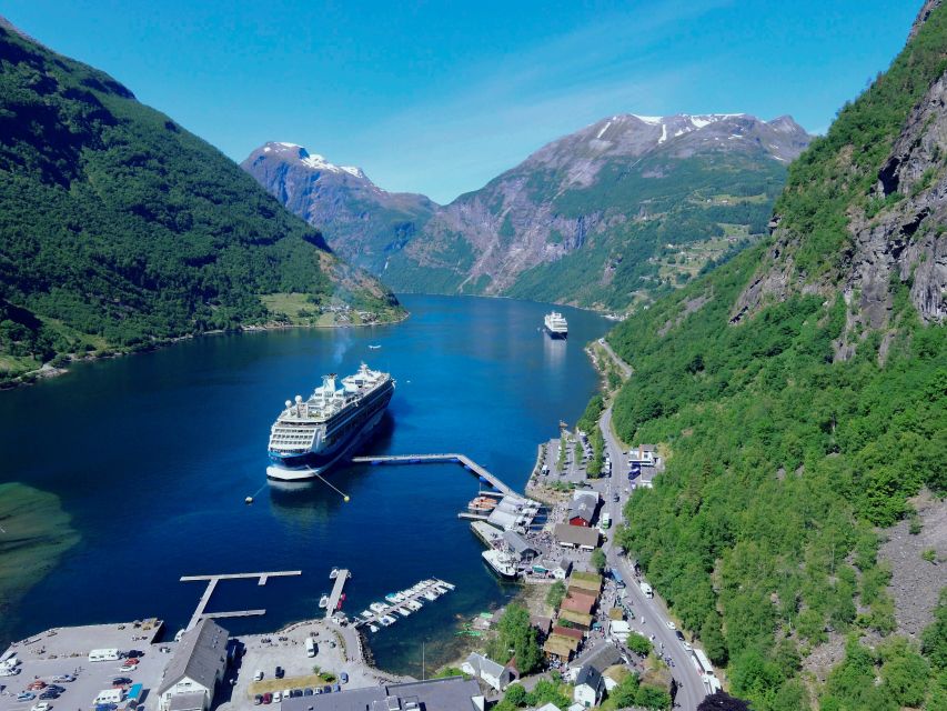 Geiranger: Bus Tour with Multilingual Audio Guide - Geiranger From the Back Seat: Why This Works So Well