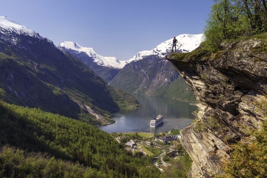 Geiranger: Bus Tour with Multilingual Audio Guide - Flydalsjuvet Gorge: The View That Makes Everything Click