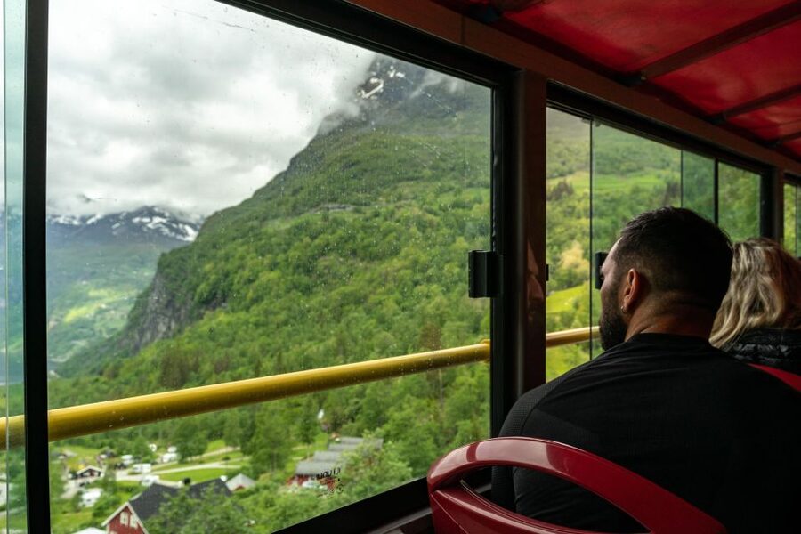 Geiranger: City Sightseeing Hop-On Hop-Off Bus Tour - Flydalsjuvet Viewpoint: where the photos actually happen
