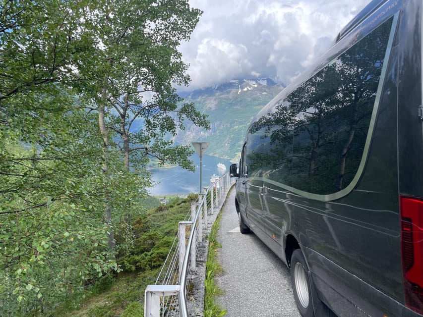 Geiranger Dalsnibba: mini bus tour - Waterfalls and Curving Mountain Roads on the Way Up