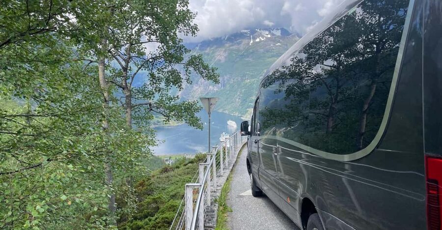 Geiranger Dalsnibba: mini bus tour - Duration and Pace: 2 Hours That Feel Efficient, Not Exhausting