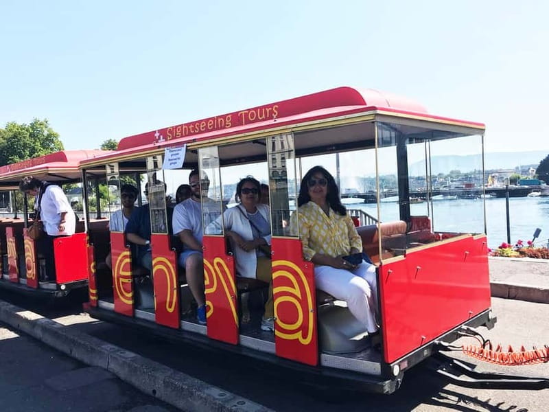 Geneva: Hop-on Hop-Off Bus & Scenic Mini-Train Tour - The lake on the Left Bank: Jet d’Eau, Eaux-Vives Park, Flower Clock