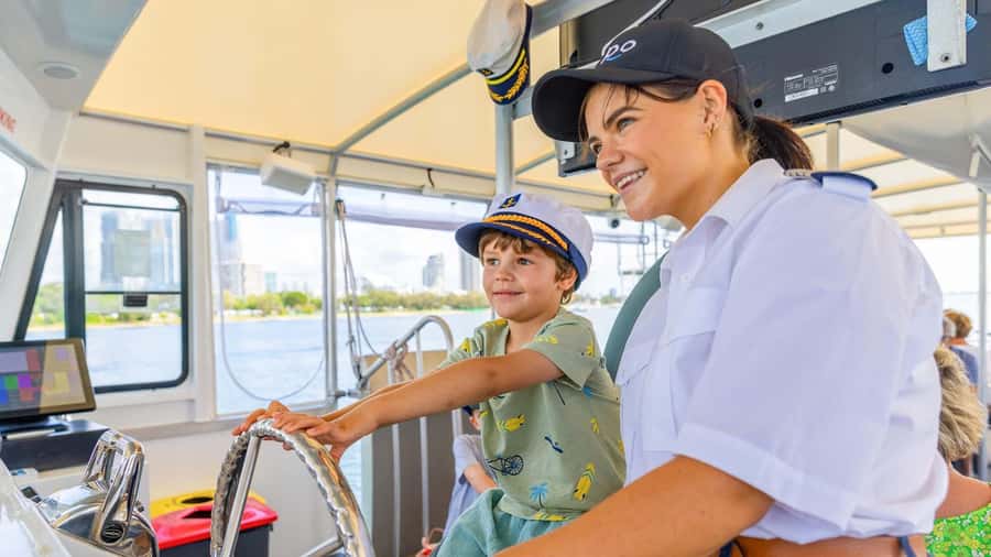 Gold Coast: Sightseeing Hop-on Hop-off Cruise - Stop 1: Surfers Paradise skyline cruising and the best photo moments