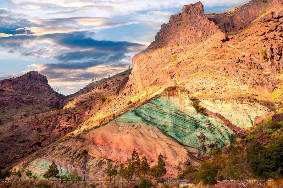 Gran Canaria: Full-Day Island Sightseeing Coach Tour - Rainbow Rocks at Los Azulejos de Veneguera and the art of the quick stop